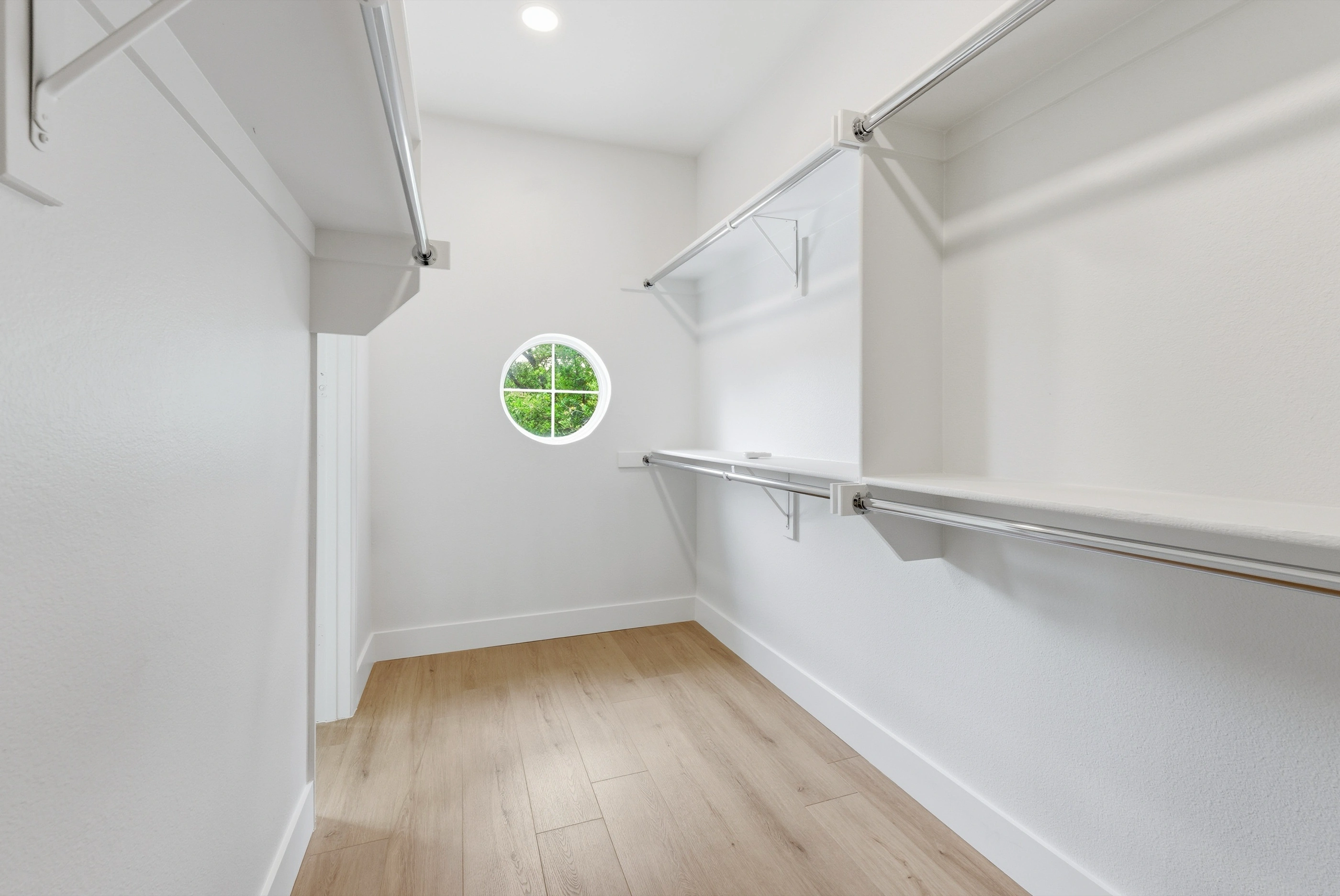 Guest bedroom walk-in closet