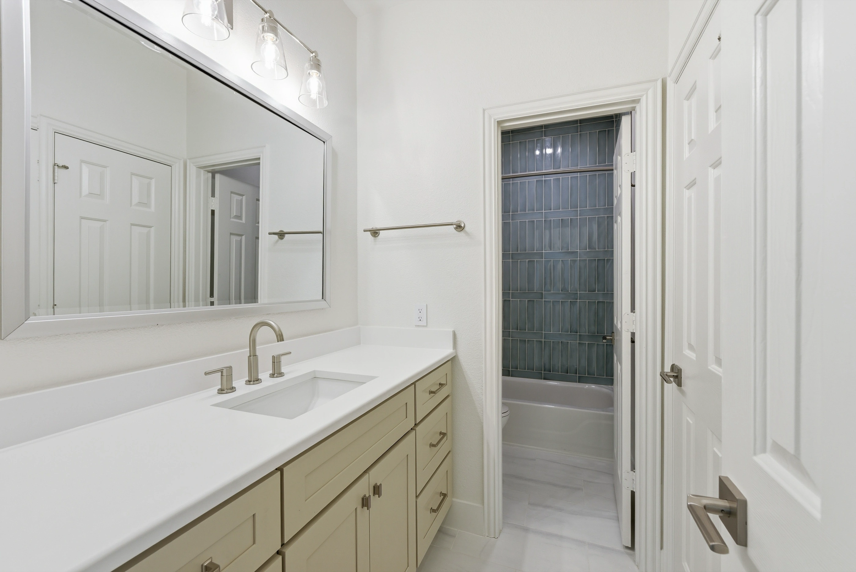 Upstairs full bath